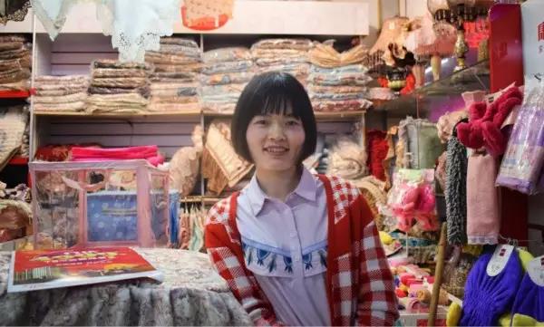“就算現(xiàn)在橋南市場的經(jīng)濟一直在后退，可我覺得它是永遠不會倒閉的?！保v